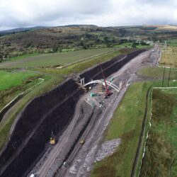 Installation of long columns S02C Slievereagh- suiteáil colúin fhada ag An Sliabh Riabhach